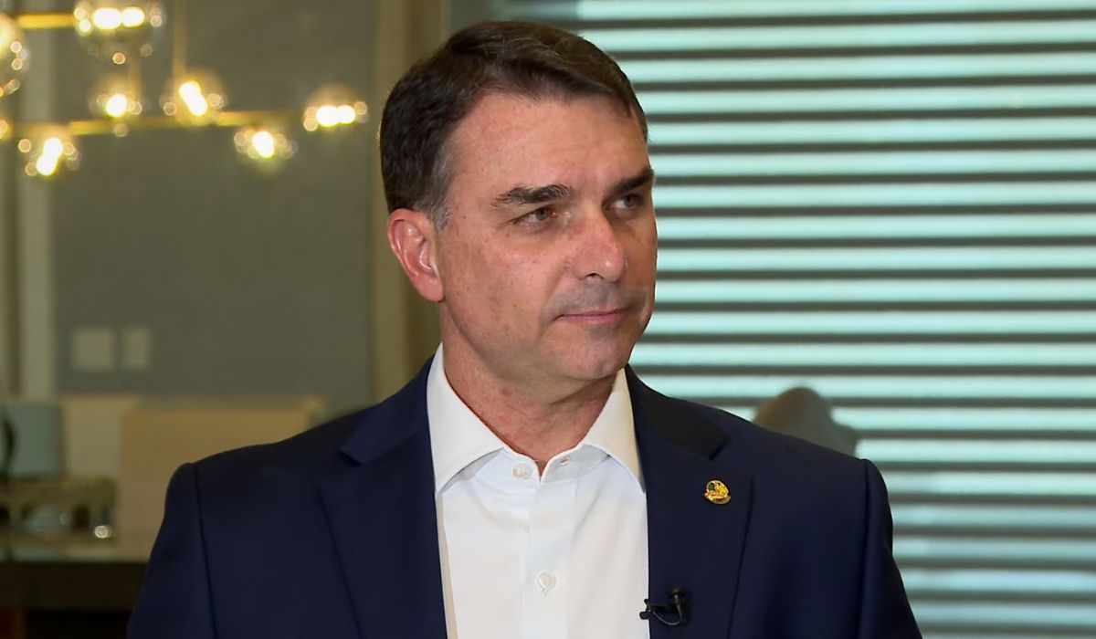 Flávio Bolsonaro revela 'preço' para desistir da candidatura