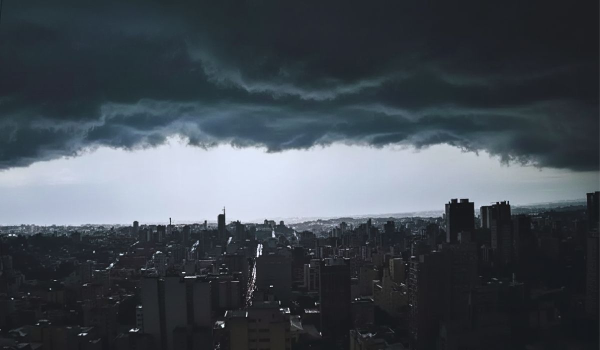 Alerta máximo: fenômeno pode despejar até 400mm de chuva em 5 estados até sábado (26) contioutra.com - Alerta máximo: fenômeno pode despejar até 400mm de chuva em 5 estados até sábado (26)