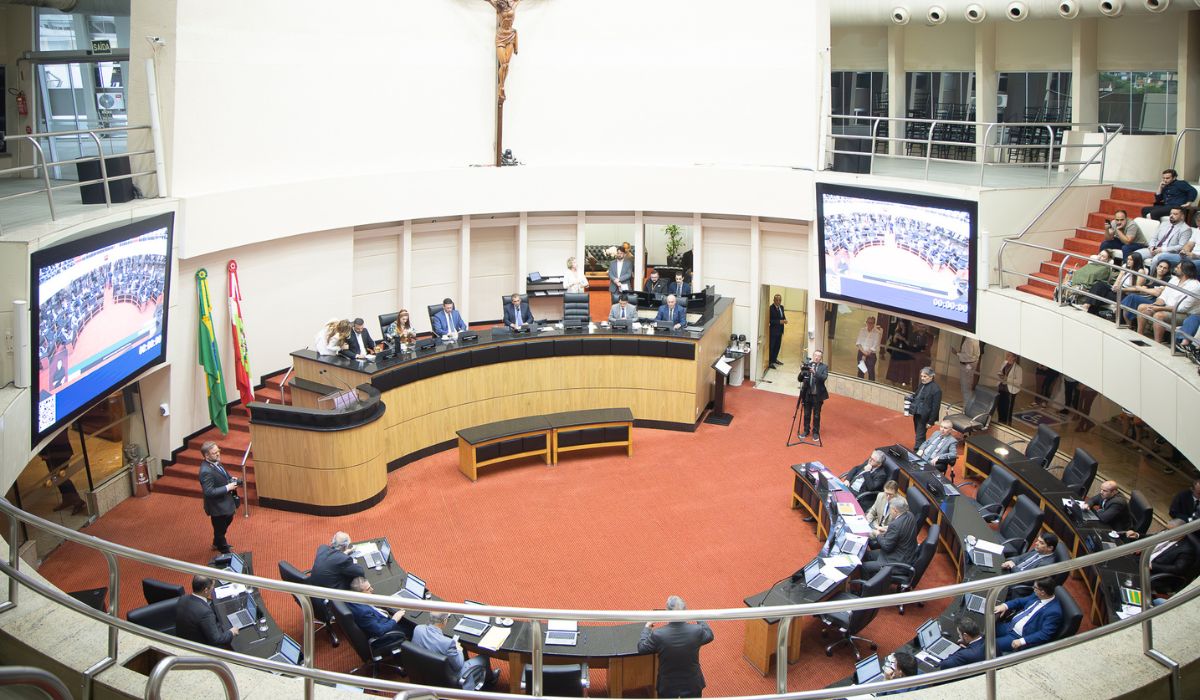 Assembleia Legislativa de Santa Catarina - ilustra matéria sobre suplentes
