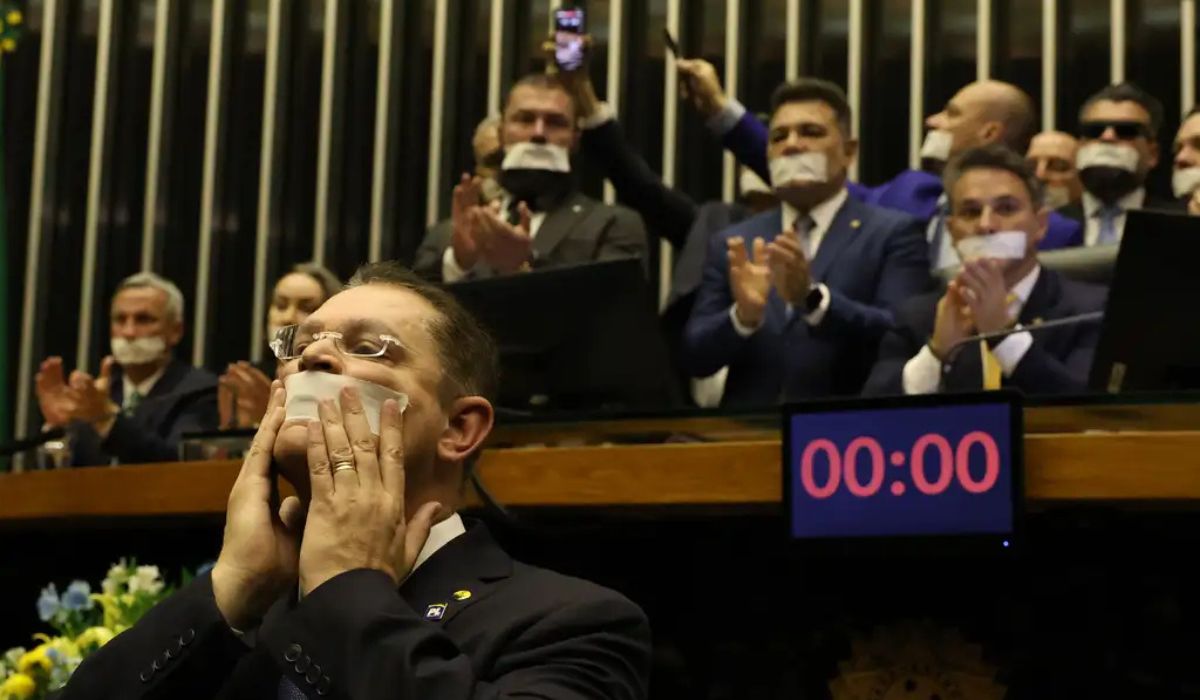 Deputados bolsonaristas durante o movimento que culminou na ocupação da Mesa Diretora da Câmara dos Deputados, em agosto de 2025Foto: José Cruz/Agência Brasil/ND Mais