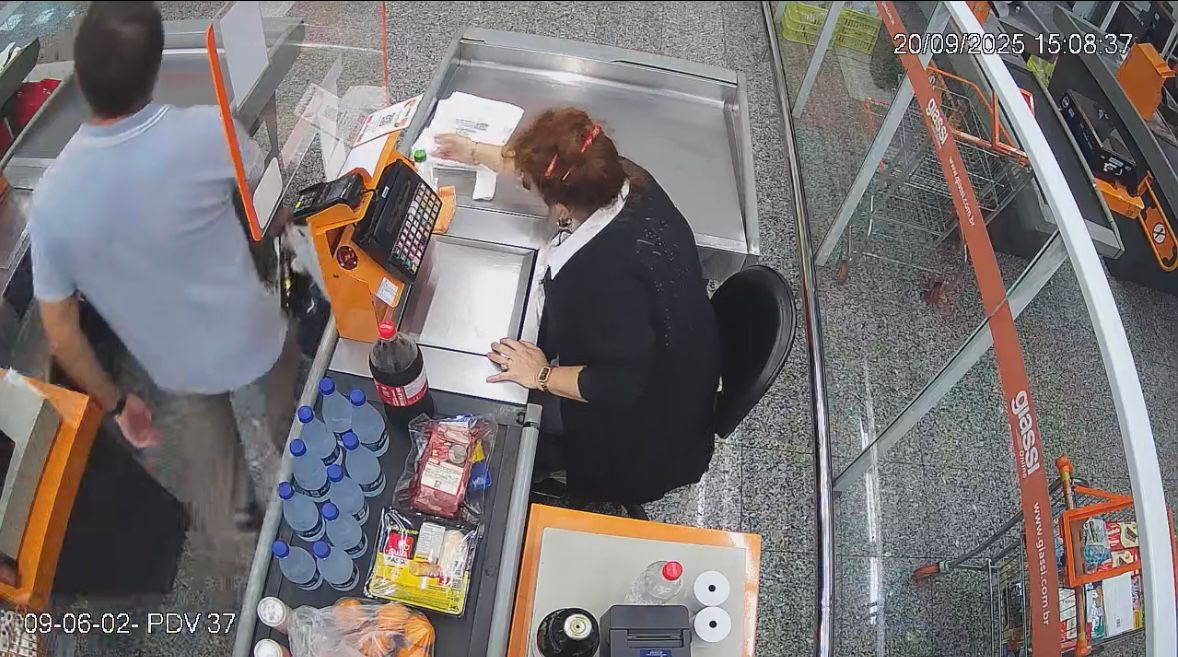 contioutra.com - V&iacute;deo flagra juiz da Opera&ccedil;&atilde;o Lava Jato levando champanhe sem pagar em mercado