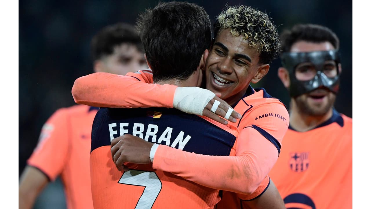 Villarreal x Barcelona com Yamal em campo