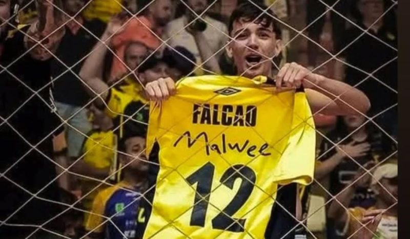 Torcedor comemora a vitória do Jaraguá sobre o Corinthians - Reprodução/Instagram/ND Mais