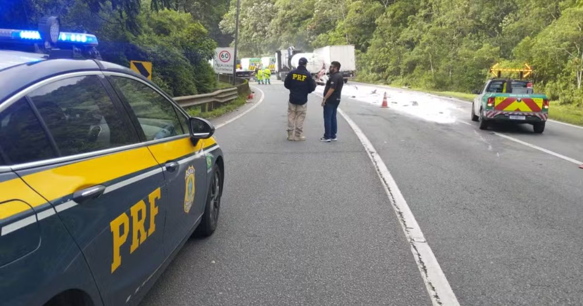 Colisão entre veículos mata motorista na BR-376Foto: Divulgação/PRF/ND Mais