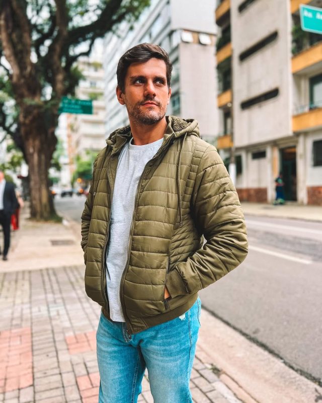Sergio Barreto, 38, will play Jair Bolsonaro's son in the international production - who-is-the-sc-actor-chosen-to-play-carlos-bolsonaro-in-a-film-about-the-former-president (1)