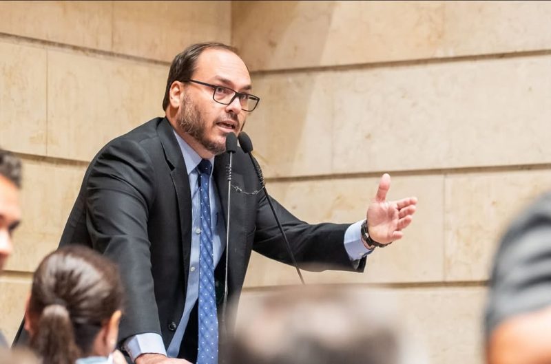 Deputy Carlos Bolsonaro - who-is-the-sc-actor-chosen-to-play-carlos-bolsonaro-in-a-film-about-the-former-president (3)