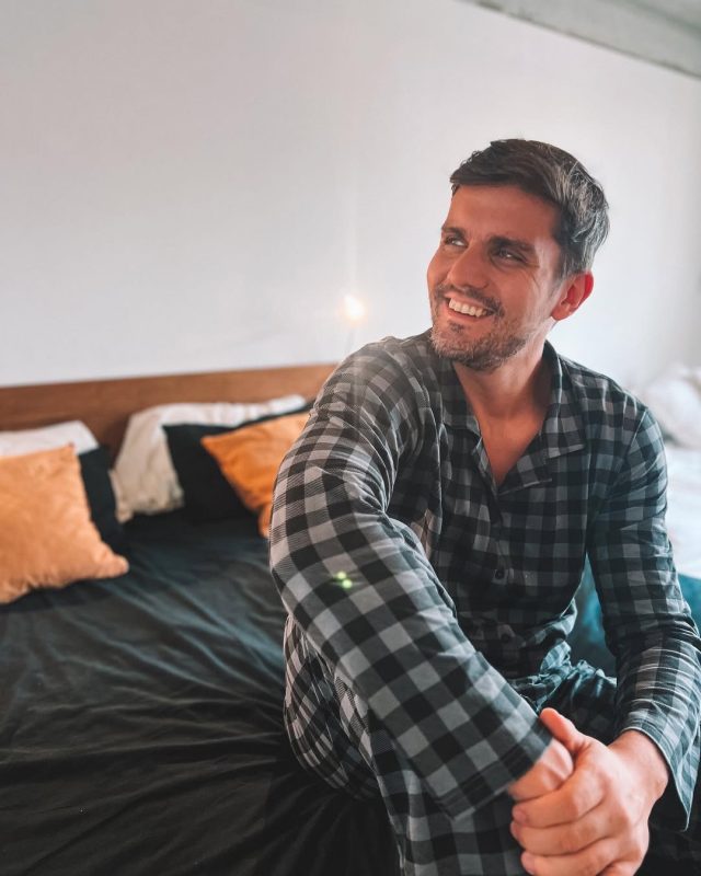 Sergio Barreto, 38, will play Jair Bolsonaro's son in the international production - who-is-the-sc-actor-chosen-to-play-carlos-bolsonaro-in-a-film-about-the-former-president (6)