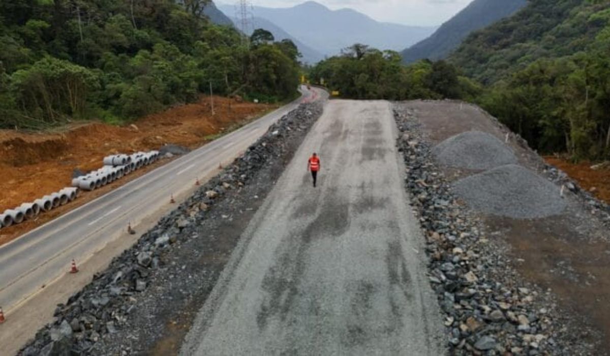 Construção de áreas de escape na SC-418, na Serra da Dona Francisca em andamento
