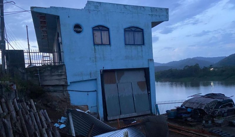 Temporal em Gaspar derruba outdoor, destelha casas e alaga ruas - Divulgação/Prefeitura de Gaspar/ND Mais