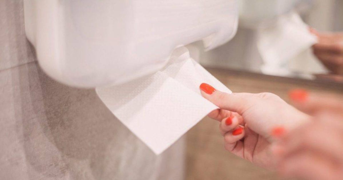 Usar toalha de papel é mais higiênico para as mãos