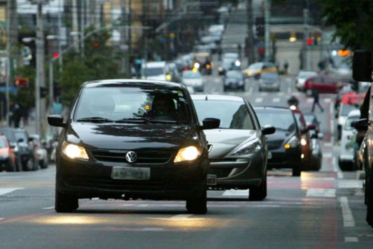 Veja o que muda para motorista com nova Lei do Farol
