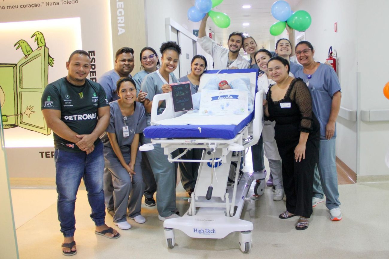 Herói de 620 gramas: vestido de Homem-Aranha, criança recebe alta após 8 meses em BlumenauFoto: Divulgação/HSA/ND Mais