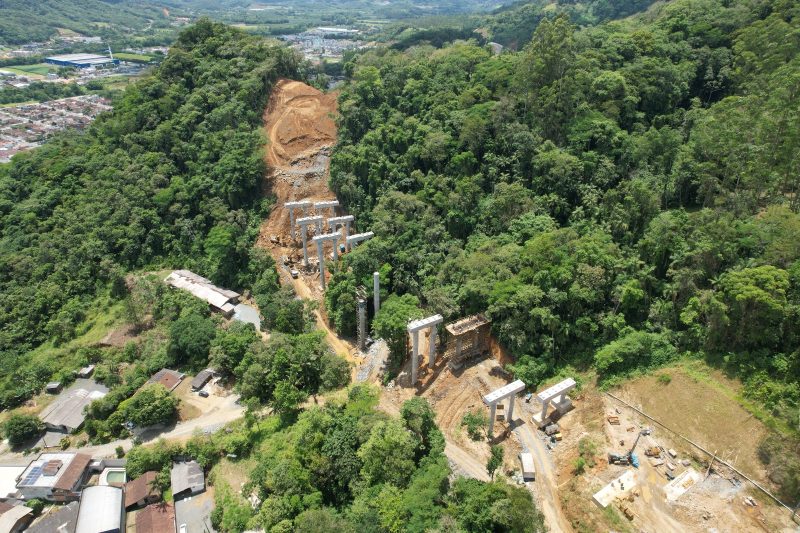 No viaduto situado do km 65,344 ao km 65,569, seguem os serviços de fundação com estacas raiz - Divulgação/DNIT/ND Mais