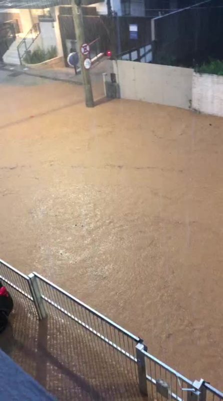 Rua em Canasvieiras está alagada por conta das chuvas, em Florianópolis - Reprodução/ND Mais