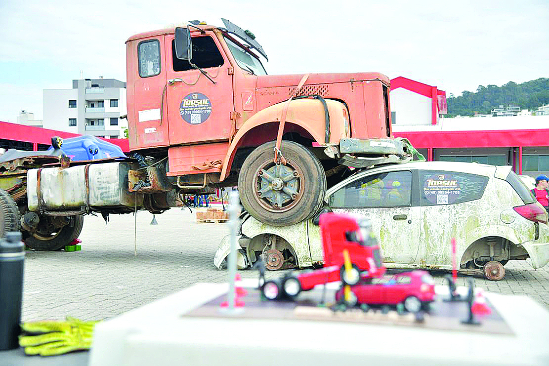 CBMSC ofereceu o primeiro curso regularde resgate veicular pesado do país, em 1998Foto: Divulgação/CBMSC/ND