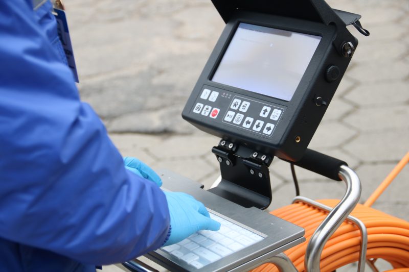 No Centro de Controle Operacional (CCO), a telemetria e o uso de Inteligência Artificial monitoram, em tempo real, os níveis de pressão e vazão, garantindo resposta rápida a vazamentos e anomalias na rede. - Divulgação/Tubarão Saneamentos/ND