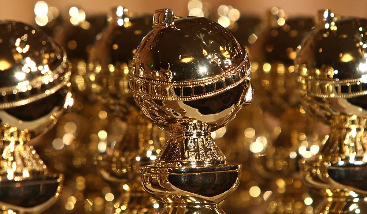 A estatueta do Globo de Ouro.