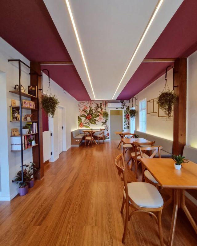 Em uma casa antiga e charmosa no alto de um morro no bairro Glória, o Alcateia Café serve cafés especiais - Divulgação/Alcatéia Café/ND Mais