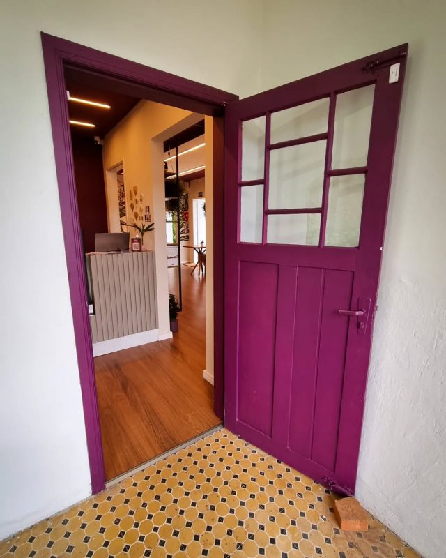 Em uma casa antiga e charmosa no alto de um morro no bairro Glória, o Alcateia Café serve cafés especiais - Divulgação/Alcatéia Café/ND Mais