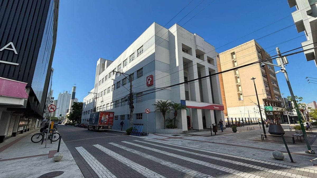 Prédio histórico do Bradesco vai virar residencial de luxo em SC; estrutura disputada tem chaves entregues para nova obra