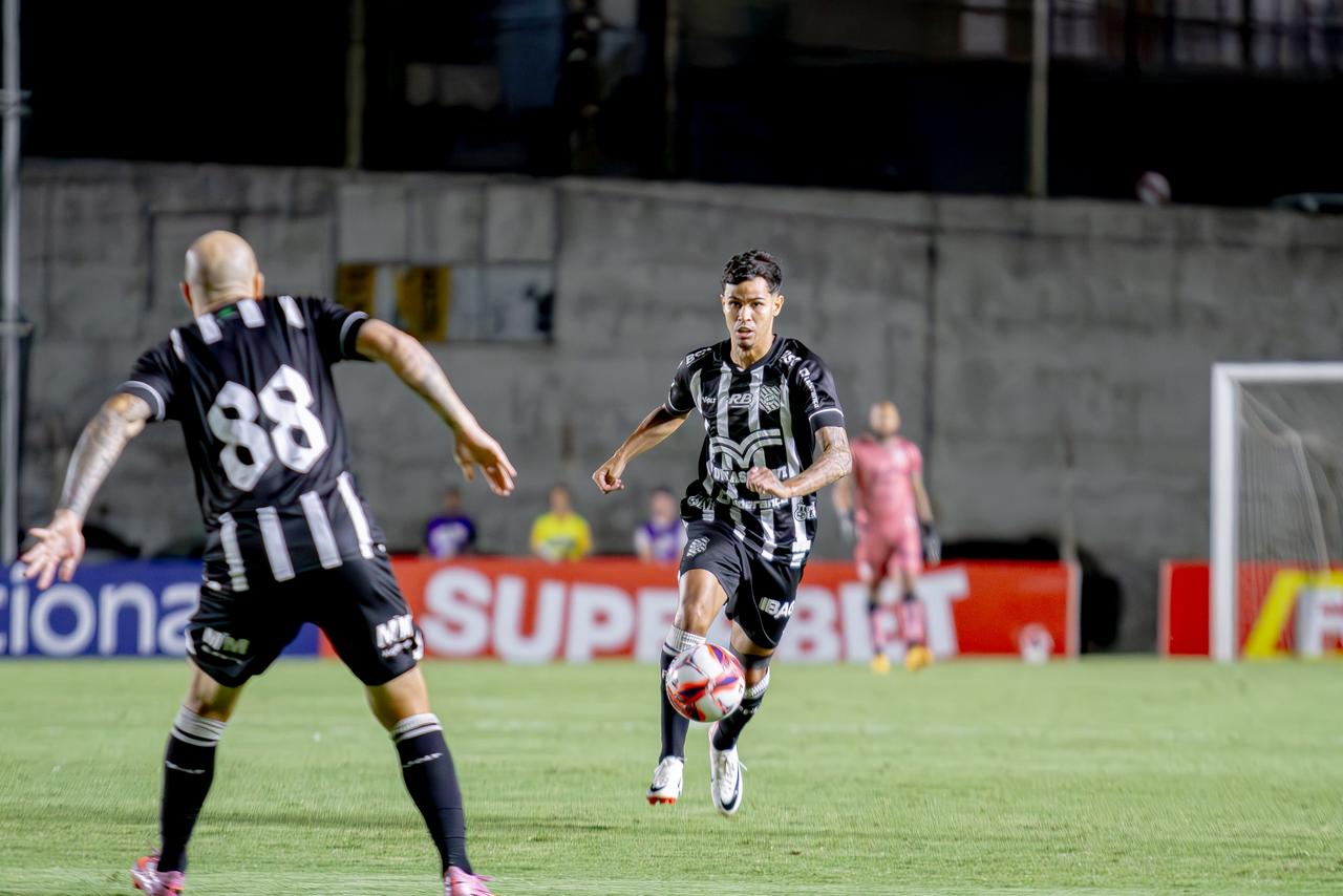 O lateral esquerdo, Arthur Henrique, teve uma atuação abaixo, na derrota para o Concórdia