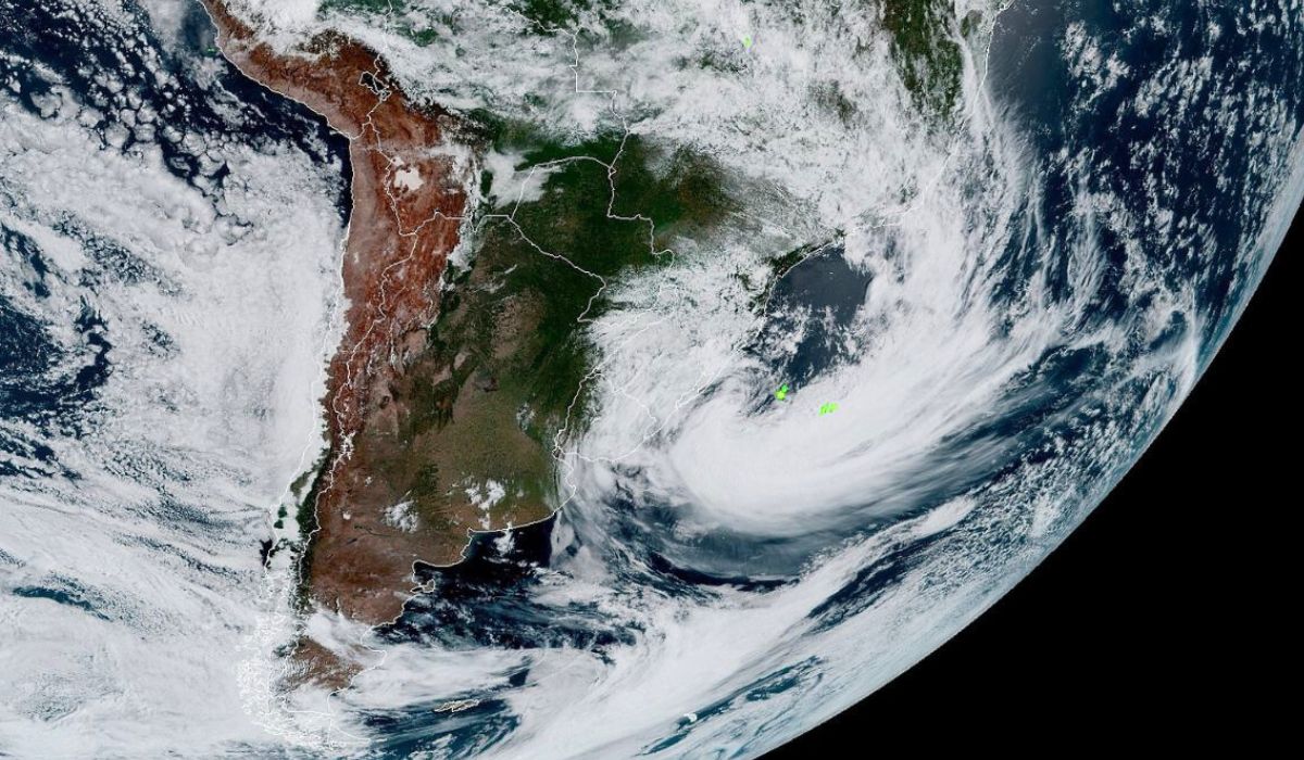 contioutra.com - Ciclone perigoso chega ao Brasil este fim de semana: 5 estados entram em alerta por ventos acima de 100 km/h