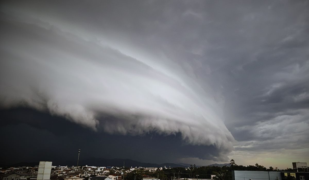 Ciclone avança e chuva pode passar de 100mm: duas regiões do Brasil entram em alerta nesta quinta e sexta (29) revistapazes.com - Ciclone avança e chuva pode passar de 100mm: duas regiões do Brasil entram em alerta nesta quinta e sexta (29)