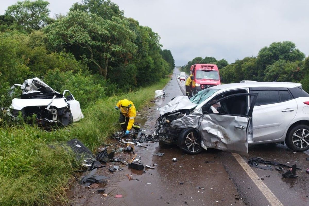 Colisão na BR-282 deixa dois mortos e um ferido grave em SC