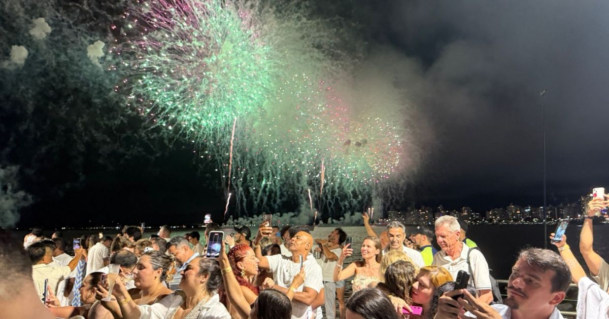 'Festa maravilhosa': público celebra Ano-Novo em Florianópolis com espetáculo de fogos