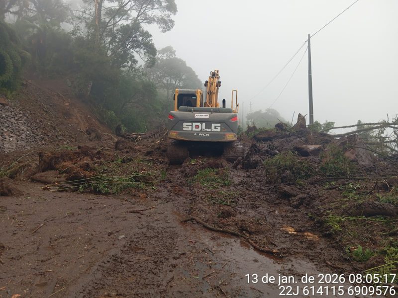 Até a manhã desta terça-feira (13), SC-112 segue interditada - Reprodução/PMRv