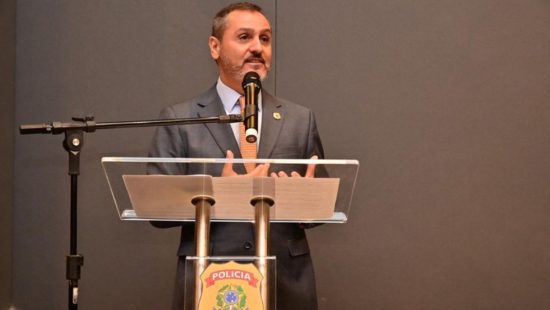 Diretor da PF reage a ataques por investigações contra ‘andar de cima’
