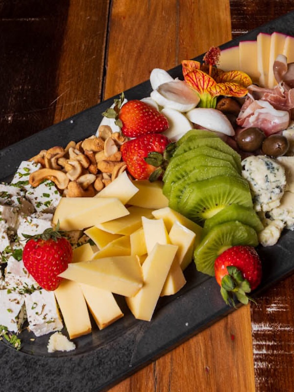 O local oferece uma experiência única e aconchegante, em um local cercado por flores - Divulgação/Empório Flores e Frutos/ND Mais