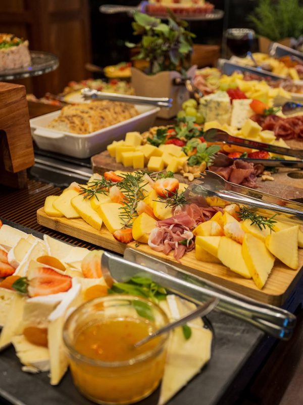 O local oferece uma experiência única e aconchegante, em um local cercado por flores - Divulgação/Empório Flores e Frutos/ND Mais