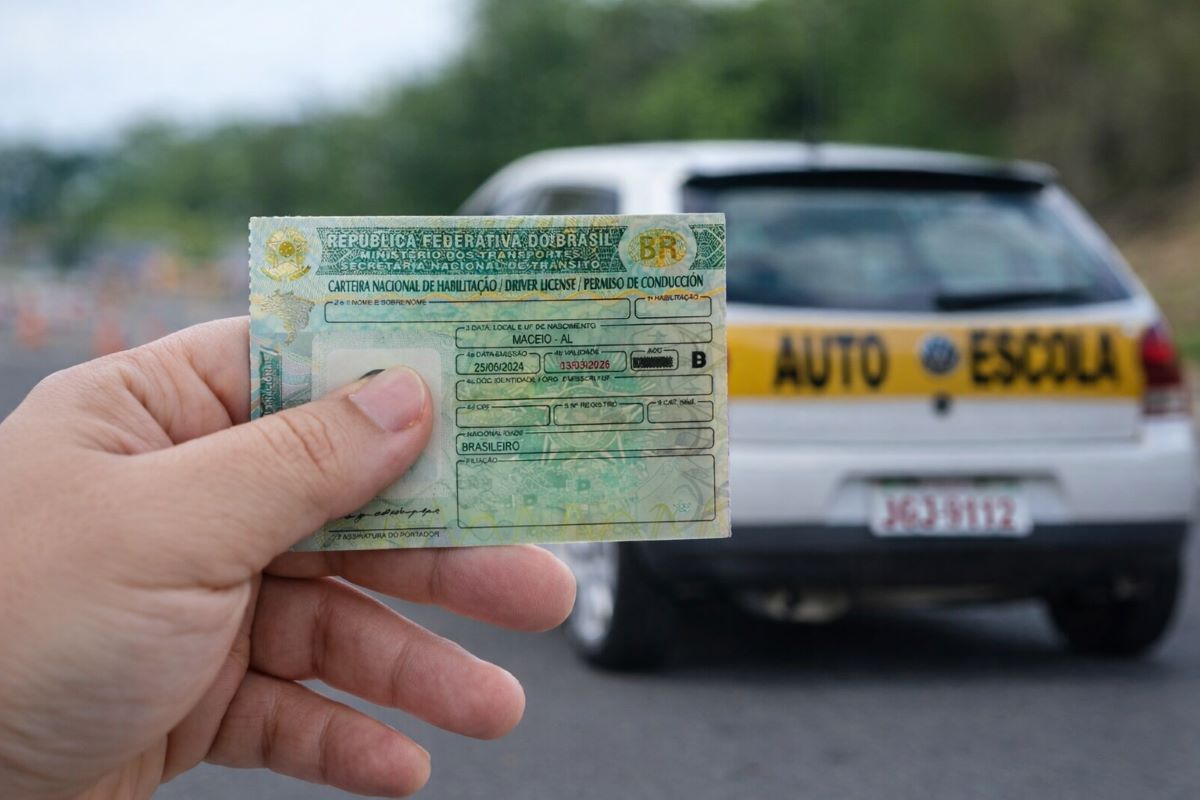 Lista de CNH suspensas: dirigir com a CNH suspensa pode resultar na cassação definitiva da habilitaçãoFoto: Imagem ilustrativa gerada pela IA/ND Mais