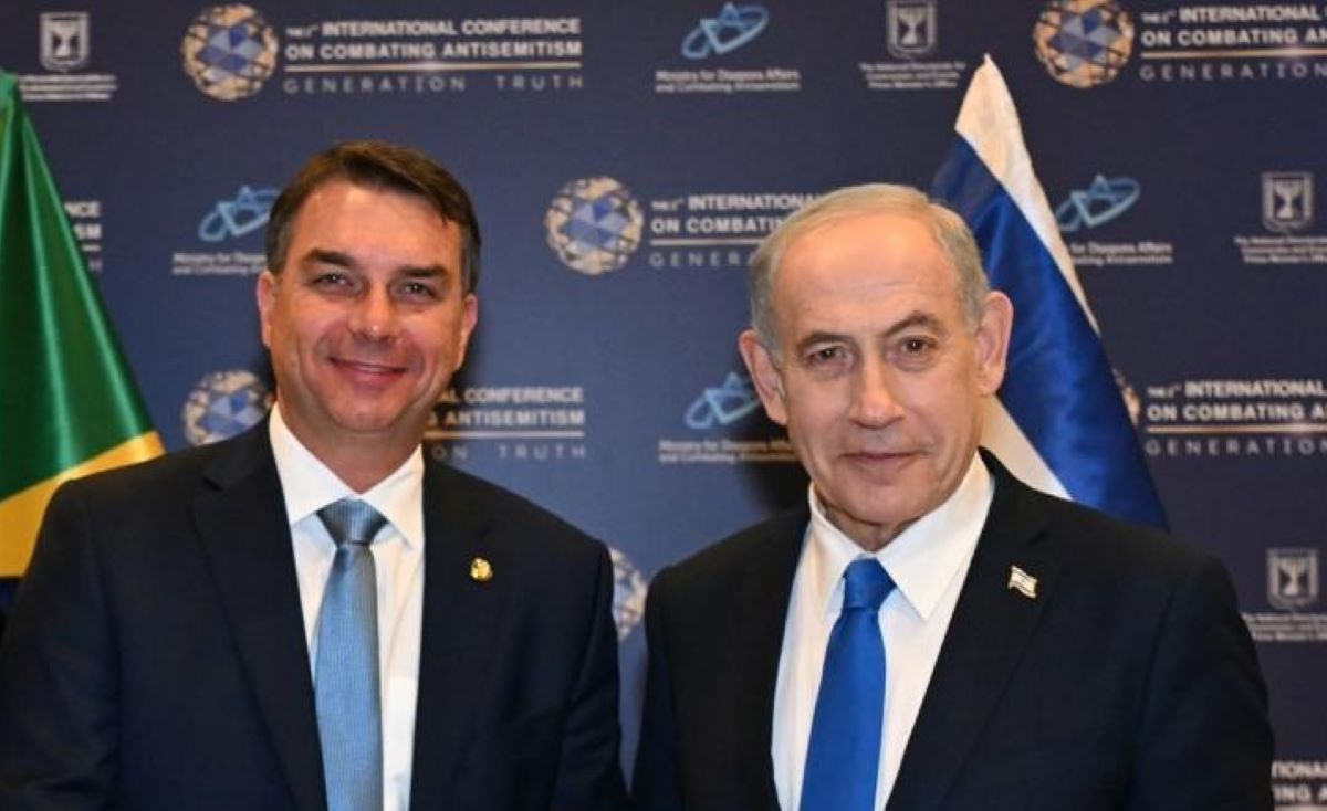 Na campanha de 2026, a política externa de Lula será alvo de ataques da oposição e celebrada como vitória pelo governo. Para Flávio Bolsonaro, petista é antissemita.