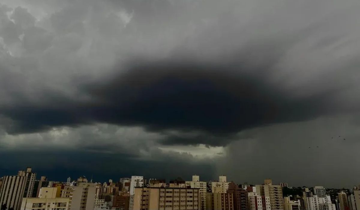 contioutra.com - Frente fria e ciclone: veja os 10 estados em rota de tempestades nesta 1&ordf; semana do outono