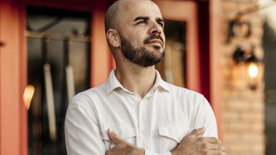 Identificado homem que morreu em batida entre moto e van na BR-470