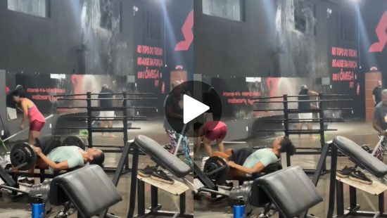 Inimiga do fim? Mulher viraliza ao treinar mesmo com ‘rio’ dentro de academia
