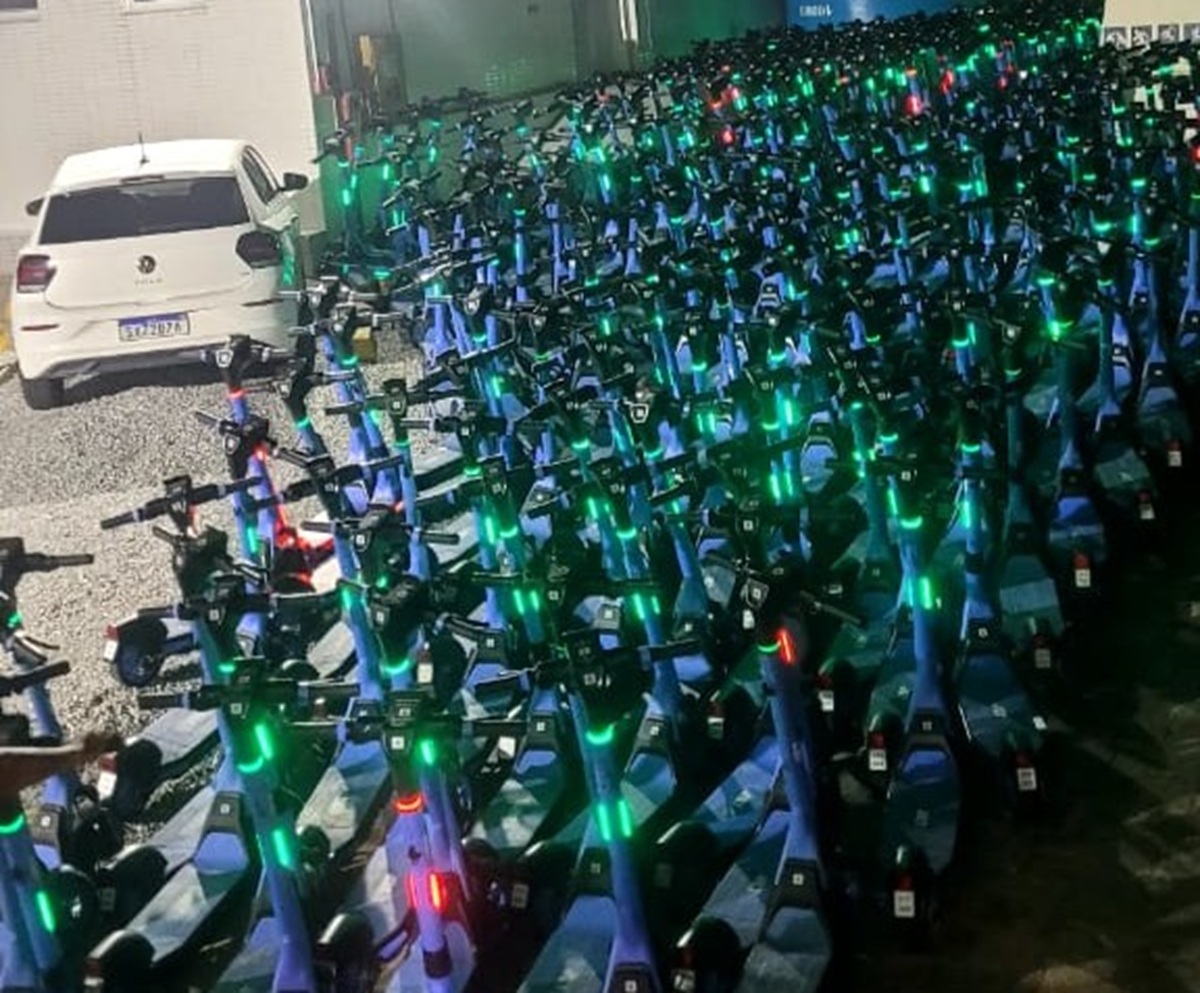 'Azuizinhos' retornam às ruas de BC com limite de uso e monitoramento em tempo real 1 650 patinetes elétricos haviam sido recolhidos pela Prefeitura de Balneário CamboriúFoto: Foto: PMBC/Divulgação/ND Mais