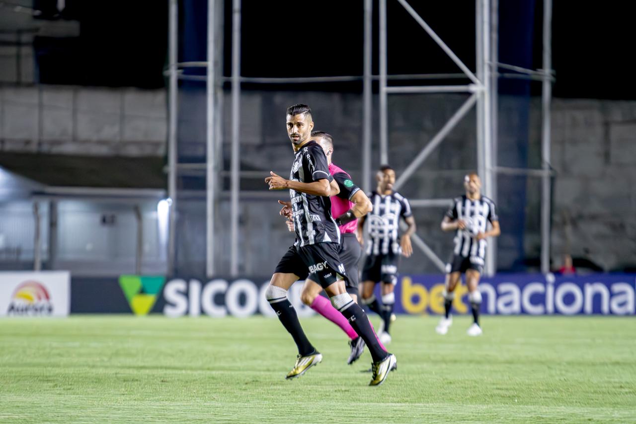 Jorginho, meia do Figueirense, foi pouco acionado na derrota contra o Concórdia