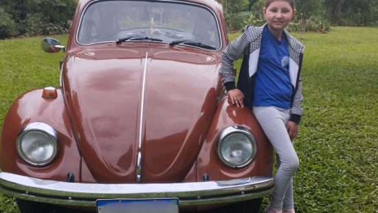 ‘Força para seguir’: Fusca vira xodó de menina de 10 anos durante luta contra o câncer em SC