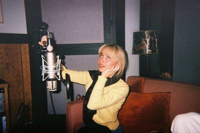 O corte certo pode suavizar traços e atualizar o visual em poucos fios - @sabrinacarpenter/Instagram