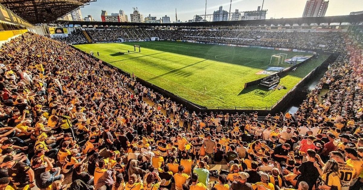 Suspensão foi anunciada pelo clube nesta sexta-feiraFoto: Divulgação/ND Mais