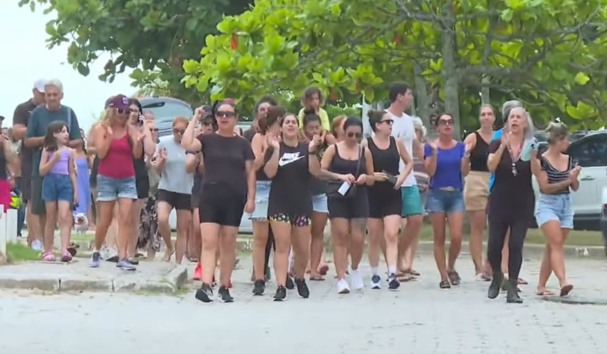 Manifestação após morte de cão comunitário