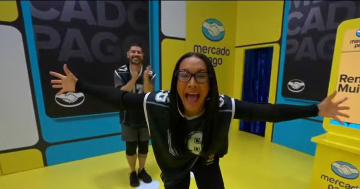 Imagem mostra Maxiane, participante do BBB 26, após ganhar a Prova do Líder. 