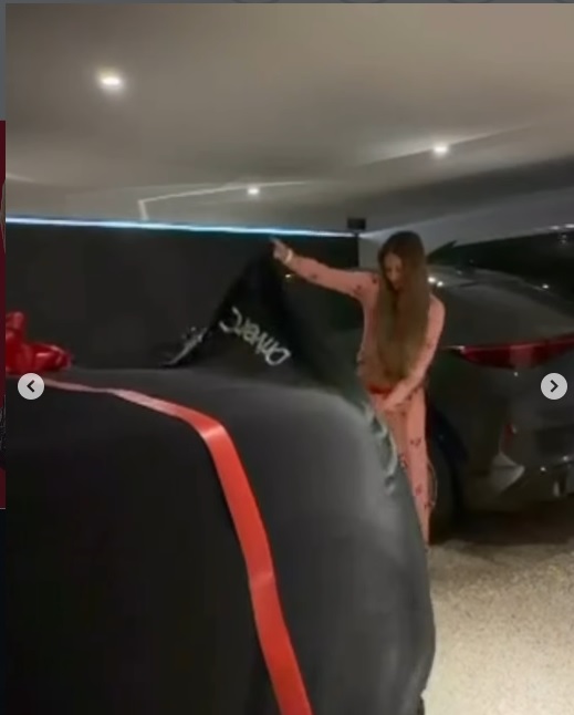 Esposa de Raphinha ganhou carro de luxo - range-rover-4