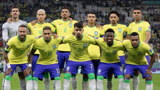 Craque da seleção brasileira presenteia esposa com carro de luxo que custa fortuna