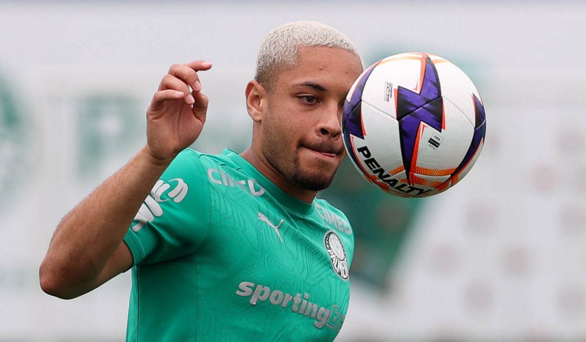 Brasileirão 2026: Vitor Roque chegou ao Palmeiras como a contratação mais cara da história do futebol brasileiro