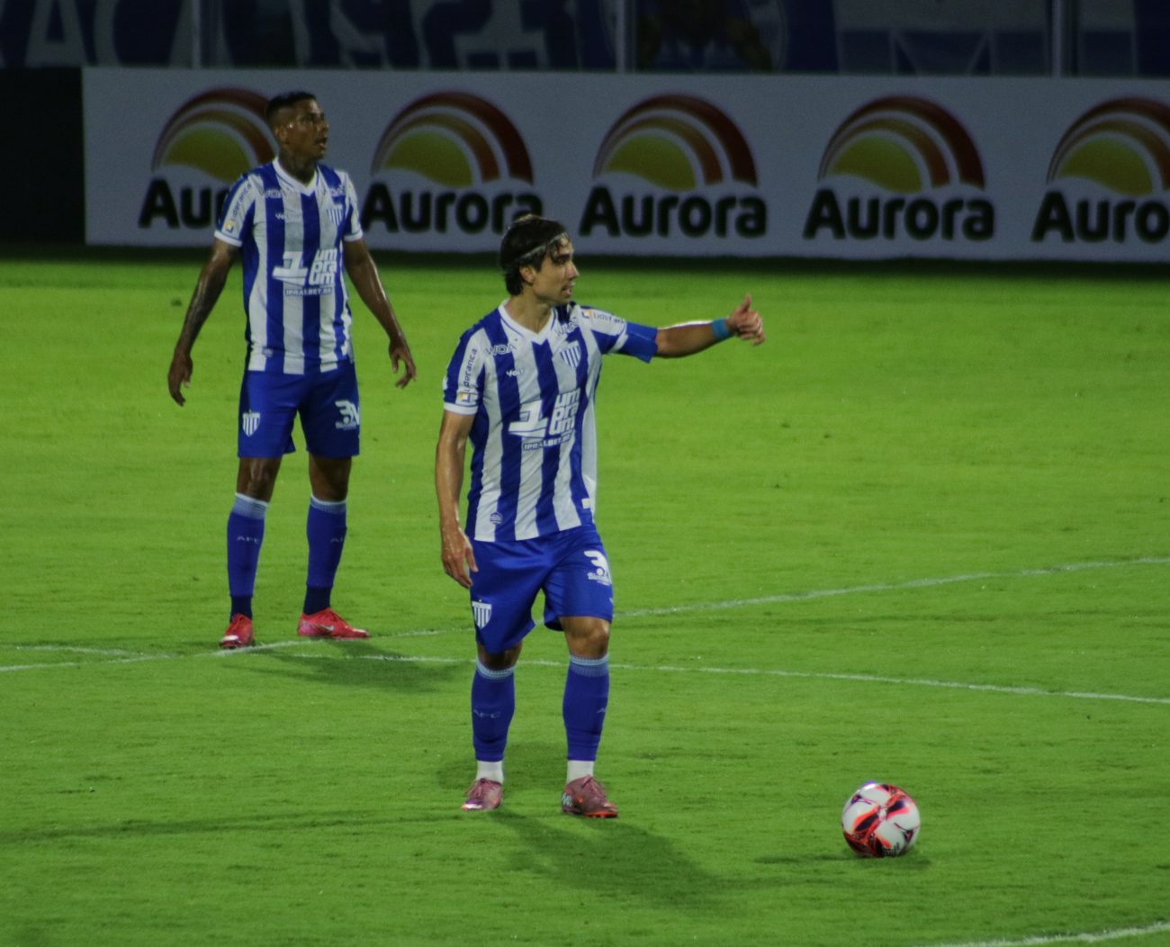 Zé Ricardo é o capitão e comanda o meio-campo do AvaíFoto: Rodrigo Polidoro/ND Mais
