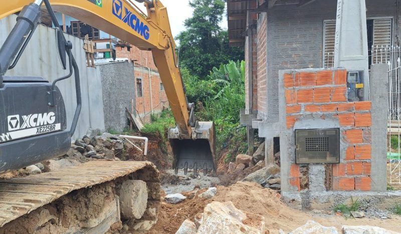 Enrocamento do córrego começou na terça-feira (3) - Divulgação/Secom Prefeitura de São José
